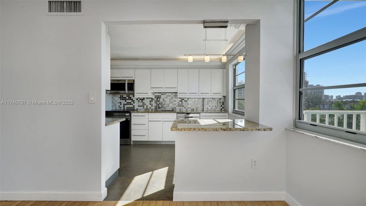 2801 NE 183rd St, Unit 517W, Aventura, FL 33160 Photo