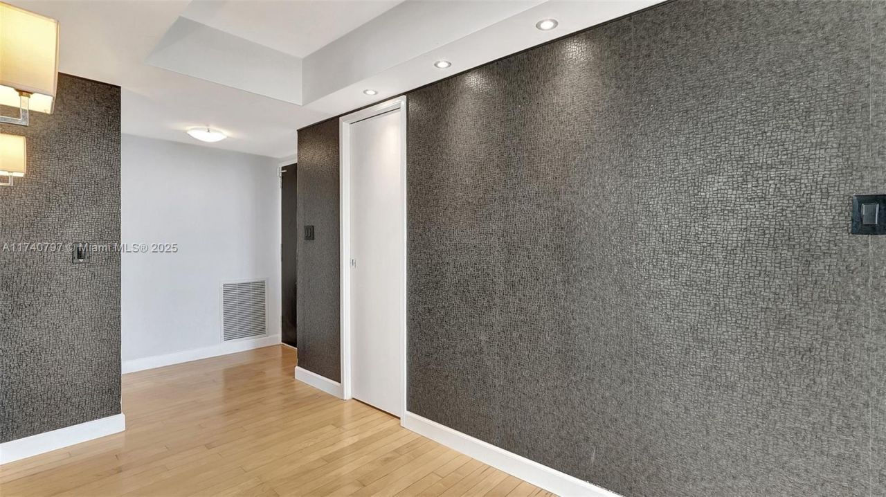 2801 NE 183rd St, Unit 517W, Aventura, FL 33160 Photo