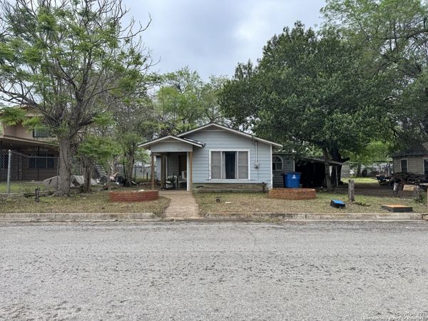 749 Avenue F, Poteet, TX 78065