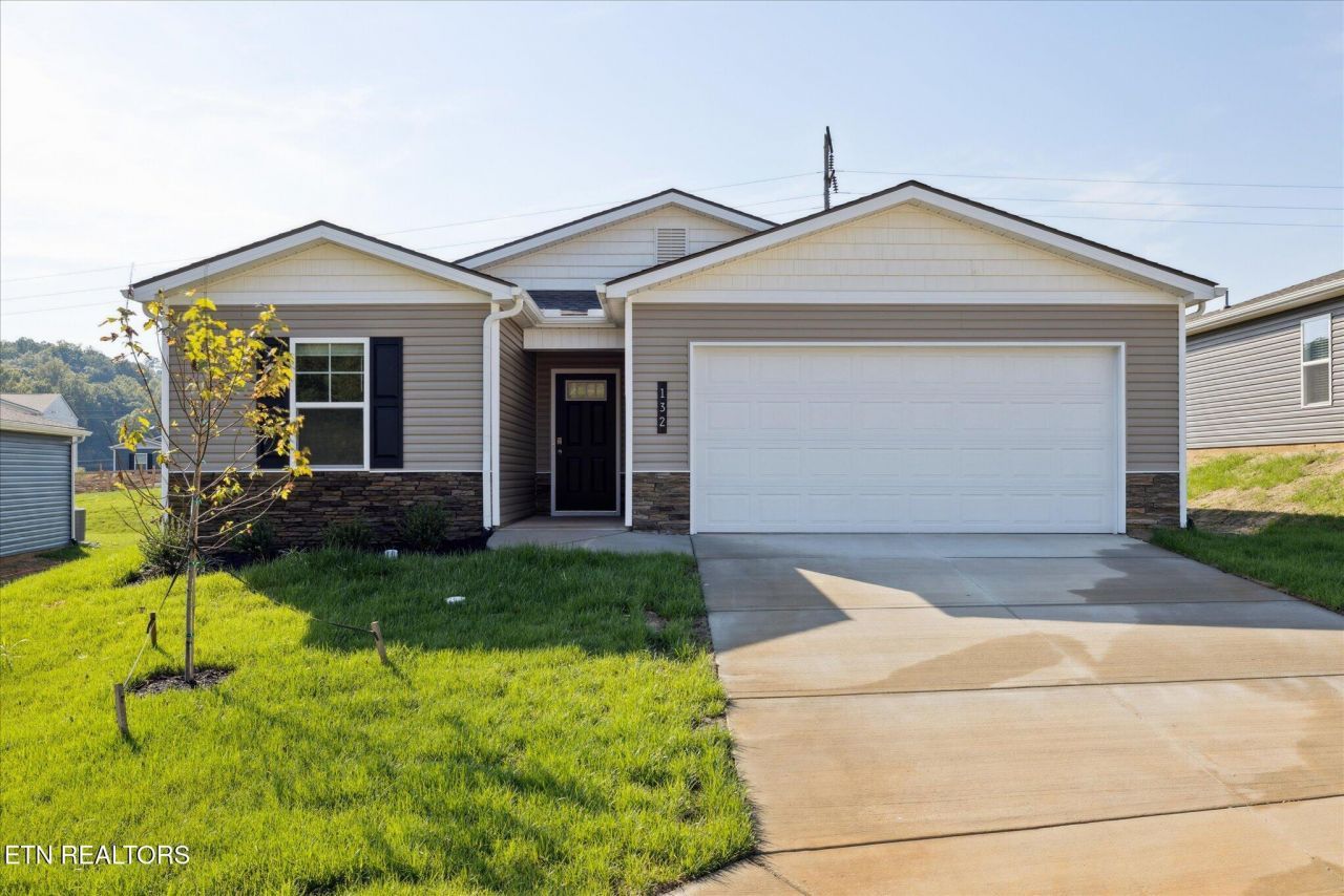 132 N Rolling Meadows Drive, Harriman, TN 37748 Main Photo