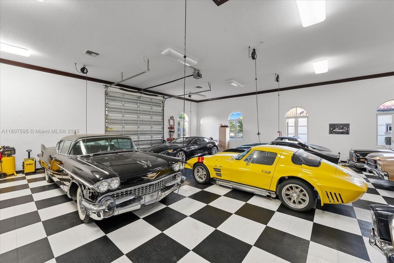 18451 SW 158th St, Miami, FL 33187 Photo