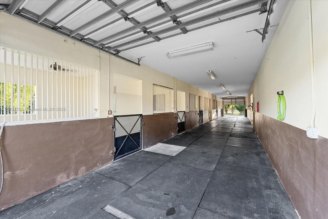 18451 SW 158th St, Miami, FL 33187 Photo