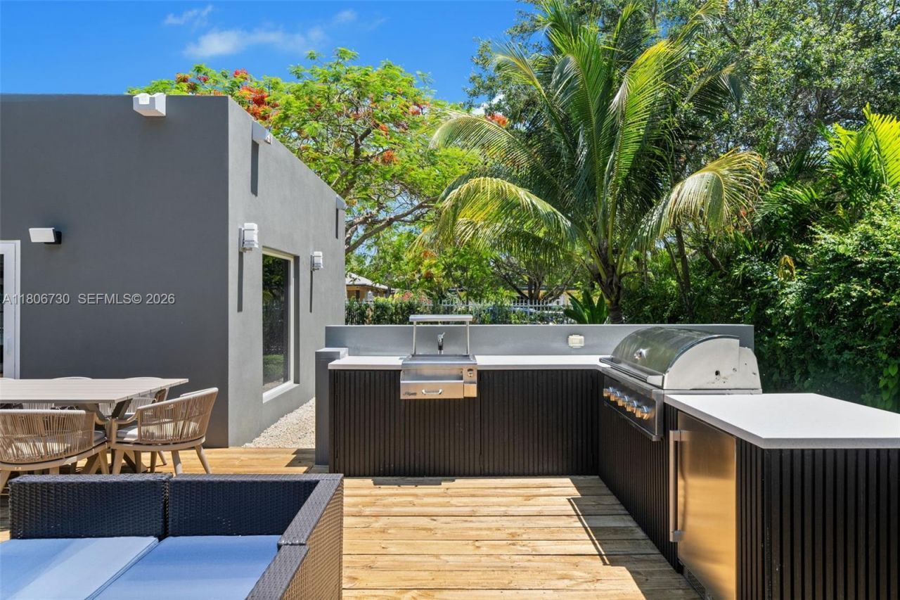 5943 SW 62nd St, South Miami, FL 33143 Photo