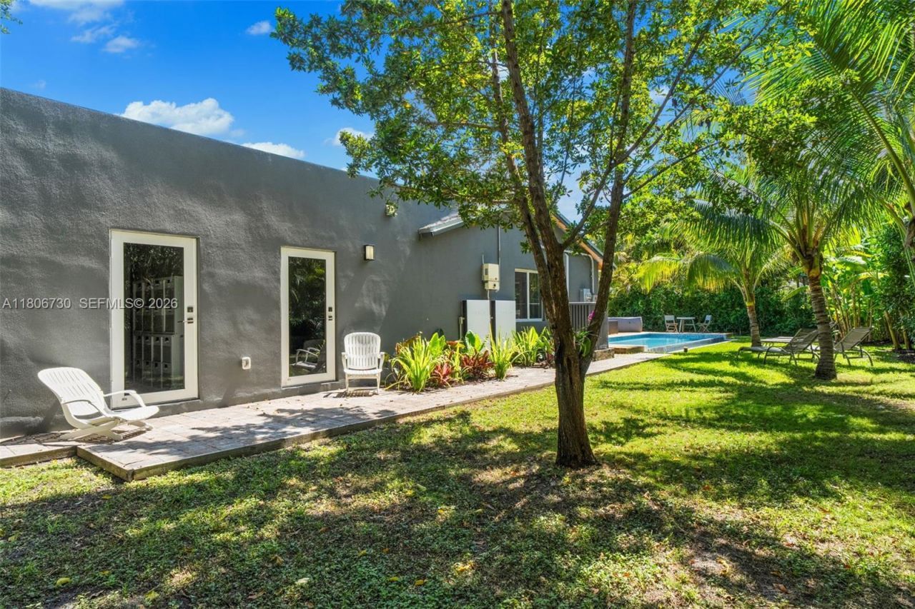 5943 SW 62nd St, South Miami, FL 33143 Photo