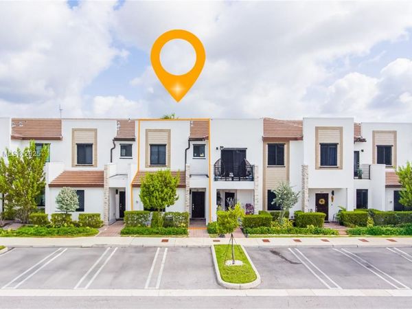 817 NE 211th St, Miami, FL 33179