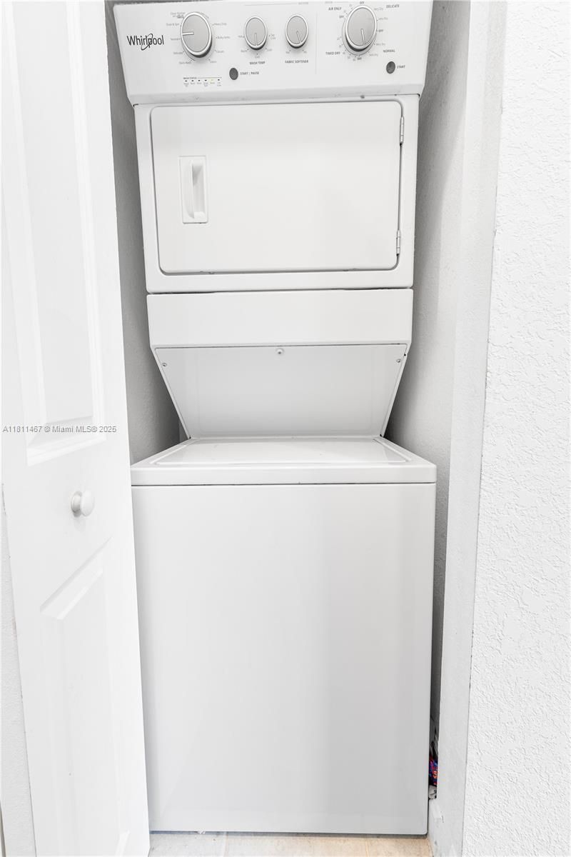 817 NE 211th St, Miami, FL 33179 Photo