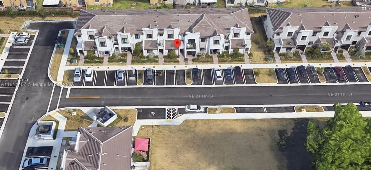 817 NE 211th St, Miami, FL 33179 Photo