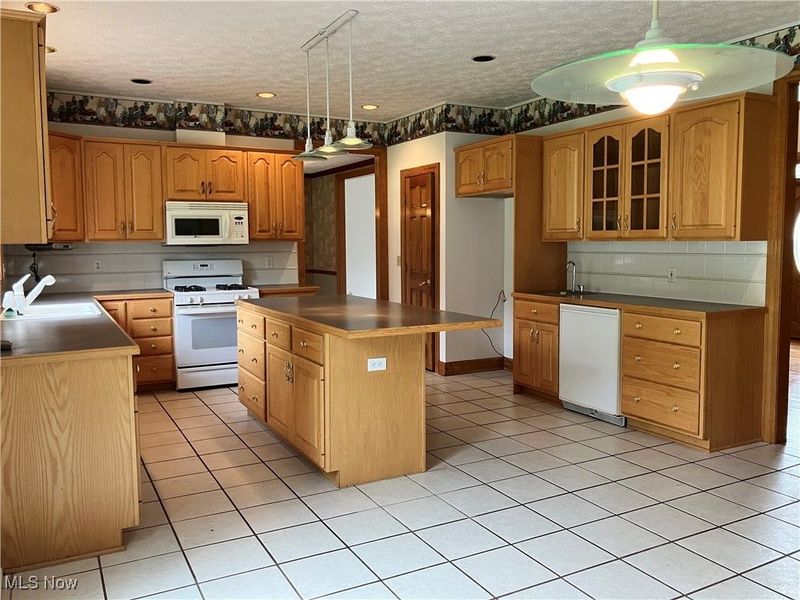 1254 Maxfli Drive, Akron, OH 44312 Photo 17