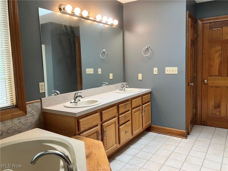 1254 Maxfli Drive, Akron, OH 44312 Photo 27