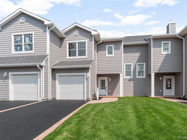 7 Ocean Watch Court, Freeport, NY 11520