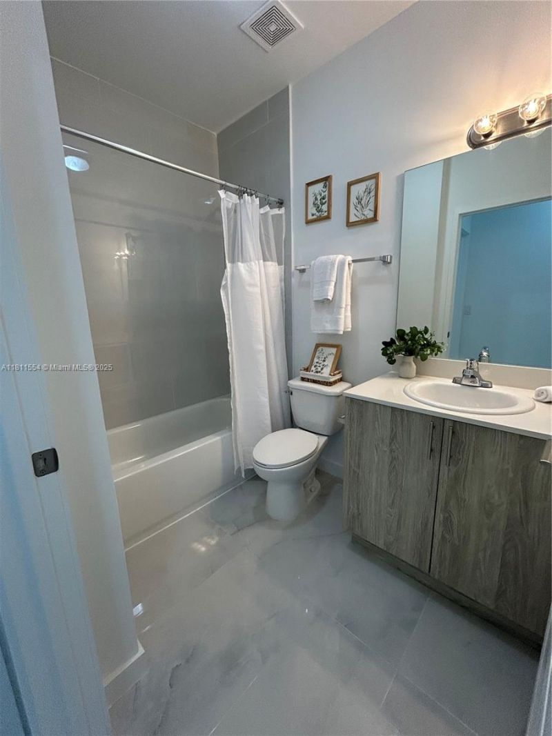 1010 SW 69th Ave, Unit 212, Miami, FL 33144 Photo