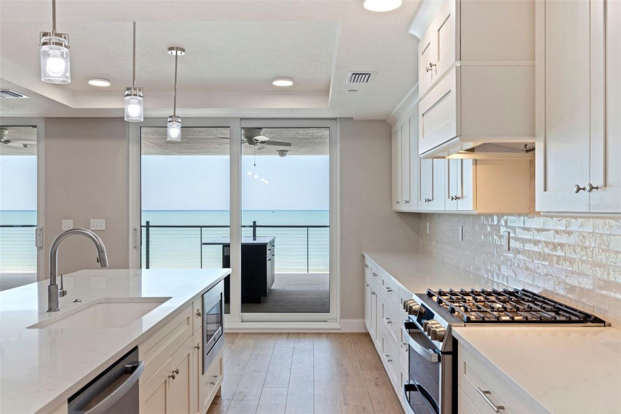 14048 Gulf Boulevard, Unit 302, Madeira Beach, FL 33708 Photo