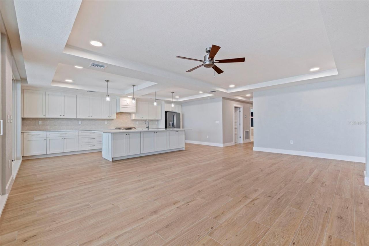 14048 Gulf Boulevard, Unit 302, Madeira Beach, FL 33708 Photo
