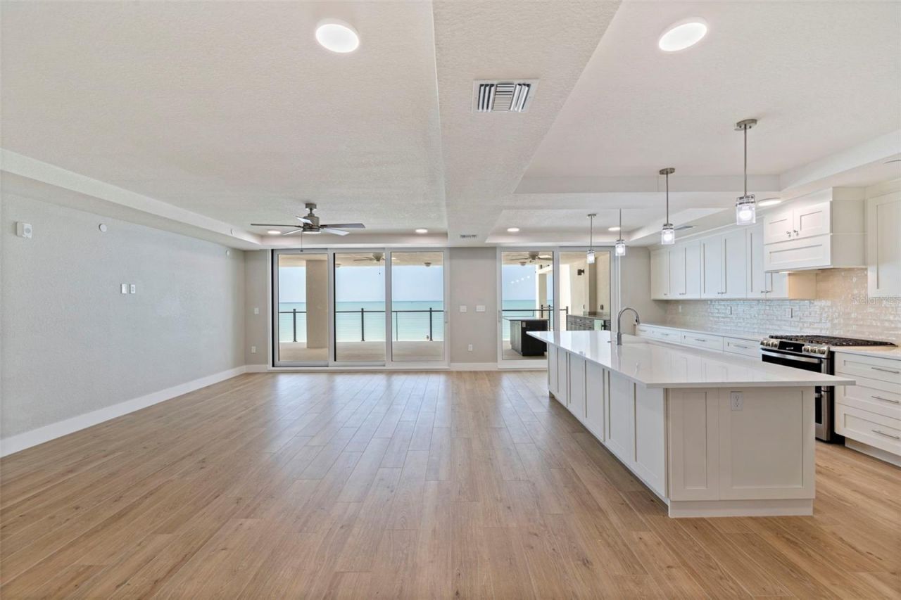 14048 Gulf Boulevard, Unit 302, Madeira Beach, FL 33708 Photo