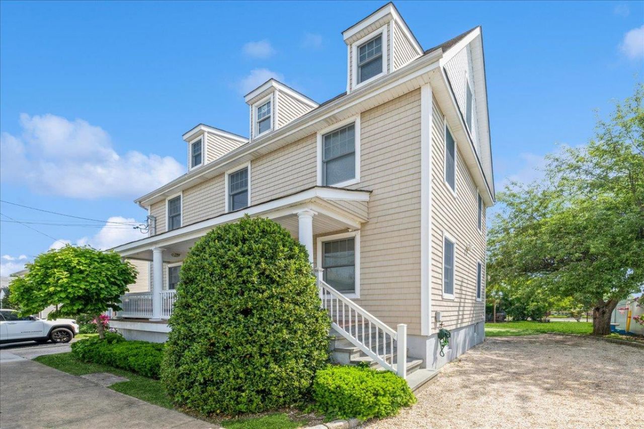 35 East Avenue, Glen Cove, NY 11542 Main Photo