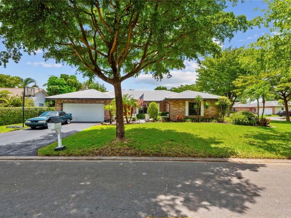 988 NW 110th Ave, Coral Springs, FL 33071