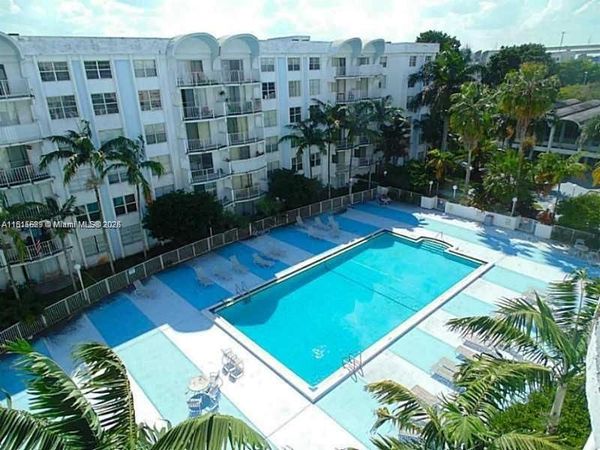 486 NW 165th St Rd, Unit B-303, Miami, FL 33169