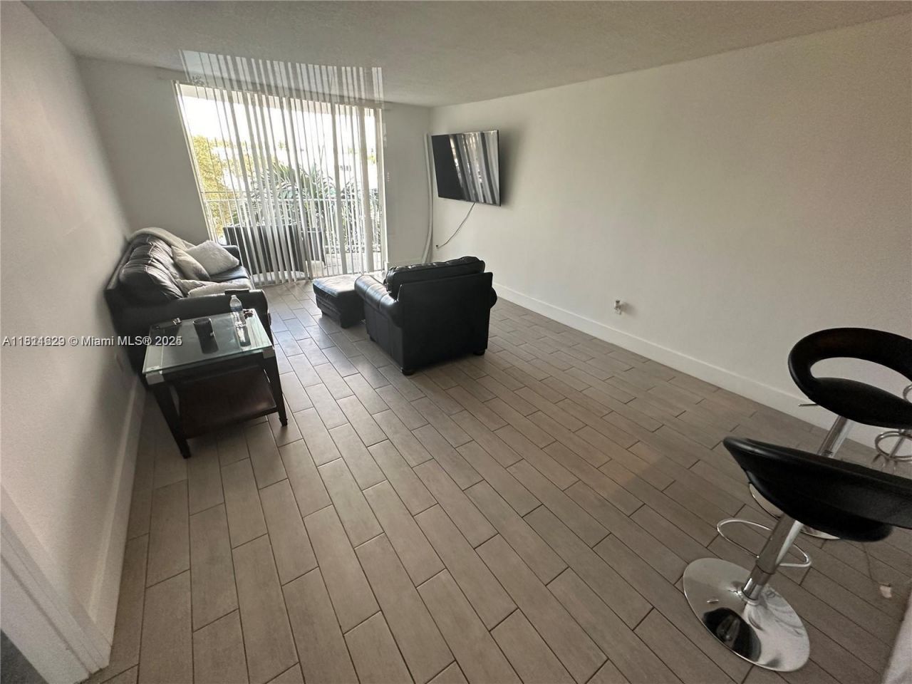 486 NW 165th St Rd, Unit B-303, Miami, FL 33169 Photo