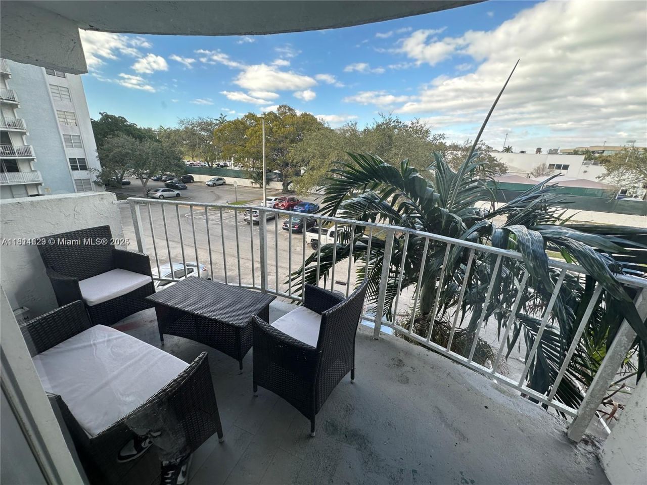 486 NW 165th St Rd, Unit B-303, Miami, FL 33169 Photo