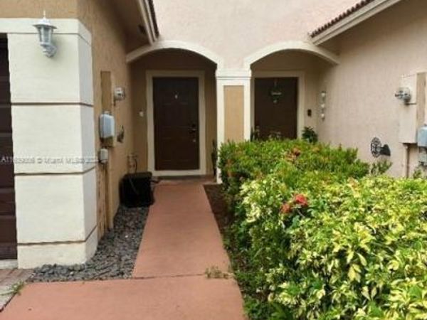 8832 S Isles Cir, Tamarac, FL 33321