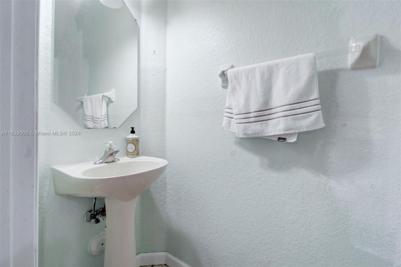 8832 S Isles Cir, Tamarac, FL 33321 Photo