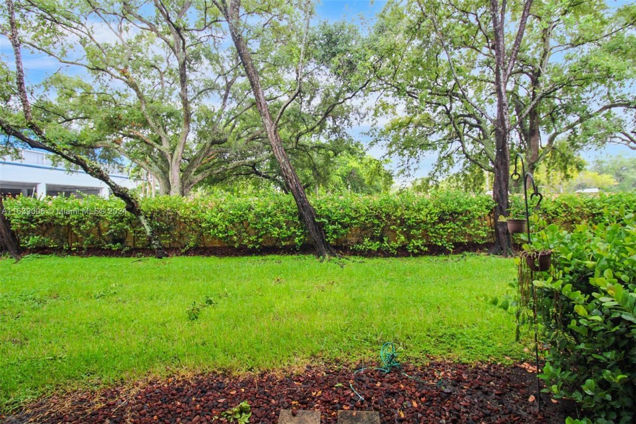 8832 S Isles Cir, Tamarac, FL 33321 Photo