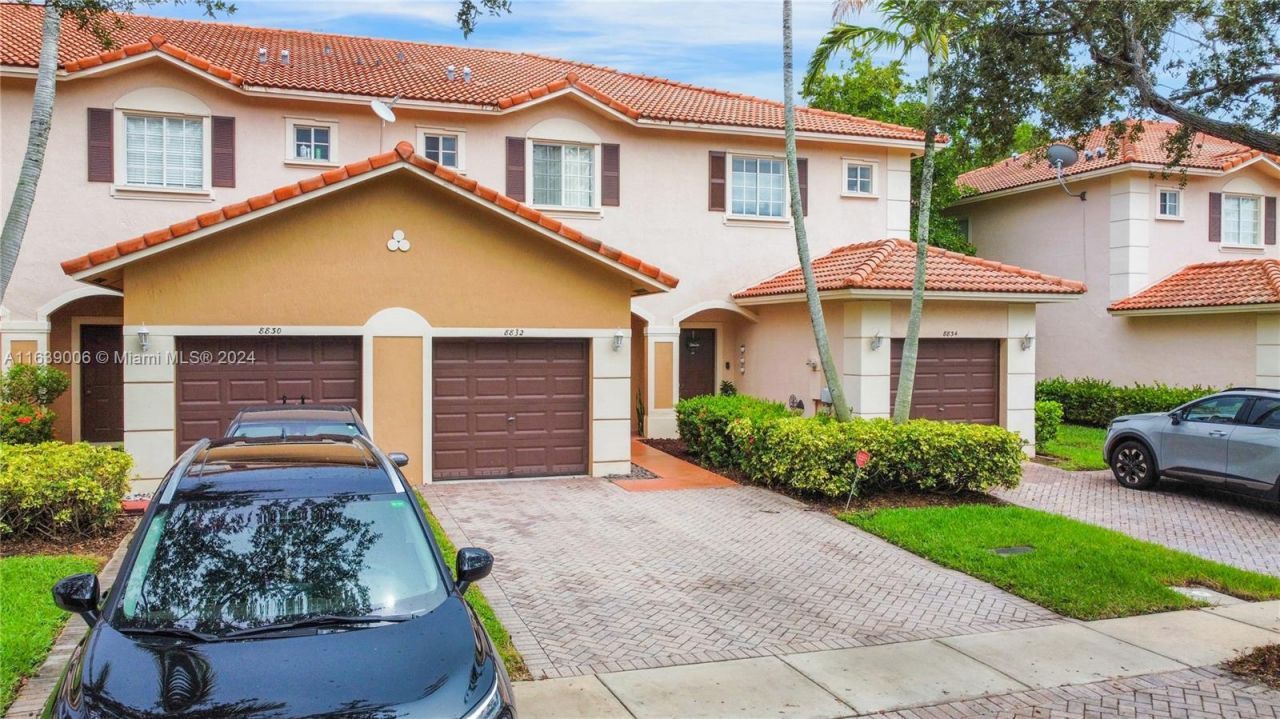 8832 S Isles Cir, Tamarac, FL 33321 Photo