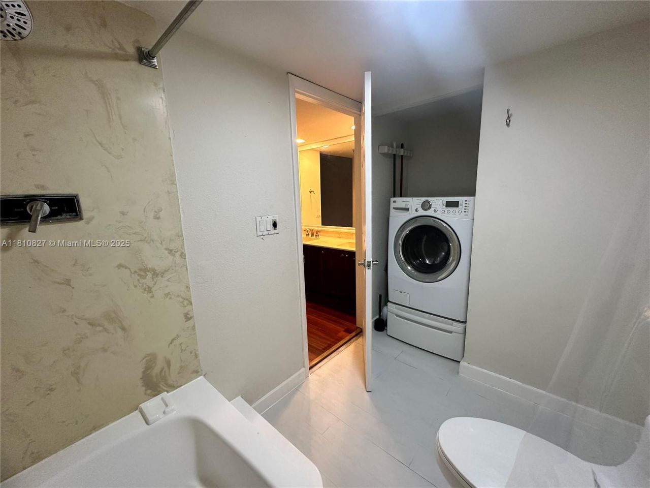 520 Brickell Key Dr, Unit A811, Miami, FL 33131 Photo