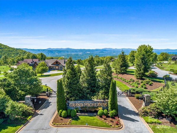 99999 Snow Ridge Drive, Hendersonville, NC 28792