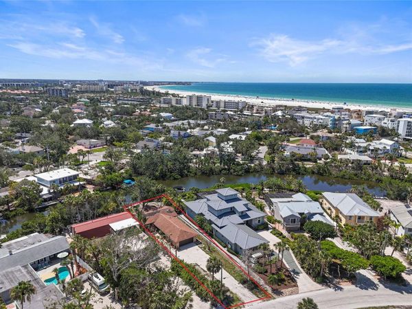 30 ISLAND CIRCLE, SARASOTA, FL 34242