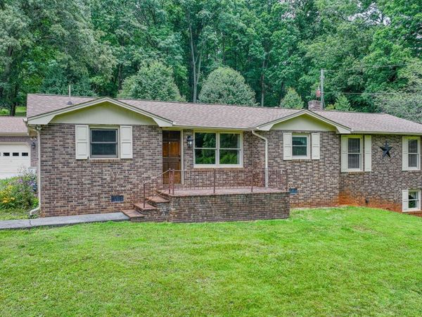 524 Cherokee Drive, Mount Carmel, TN 37645