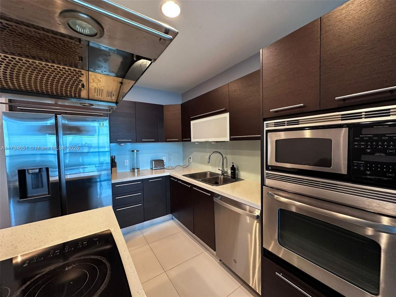 7930 East Dr, Unit 1007, North Bay Village, FL 33141 Photo