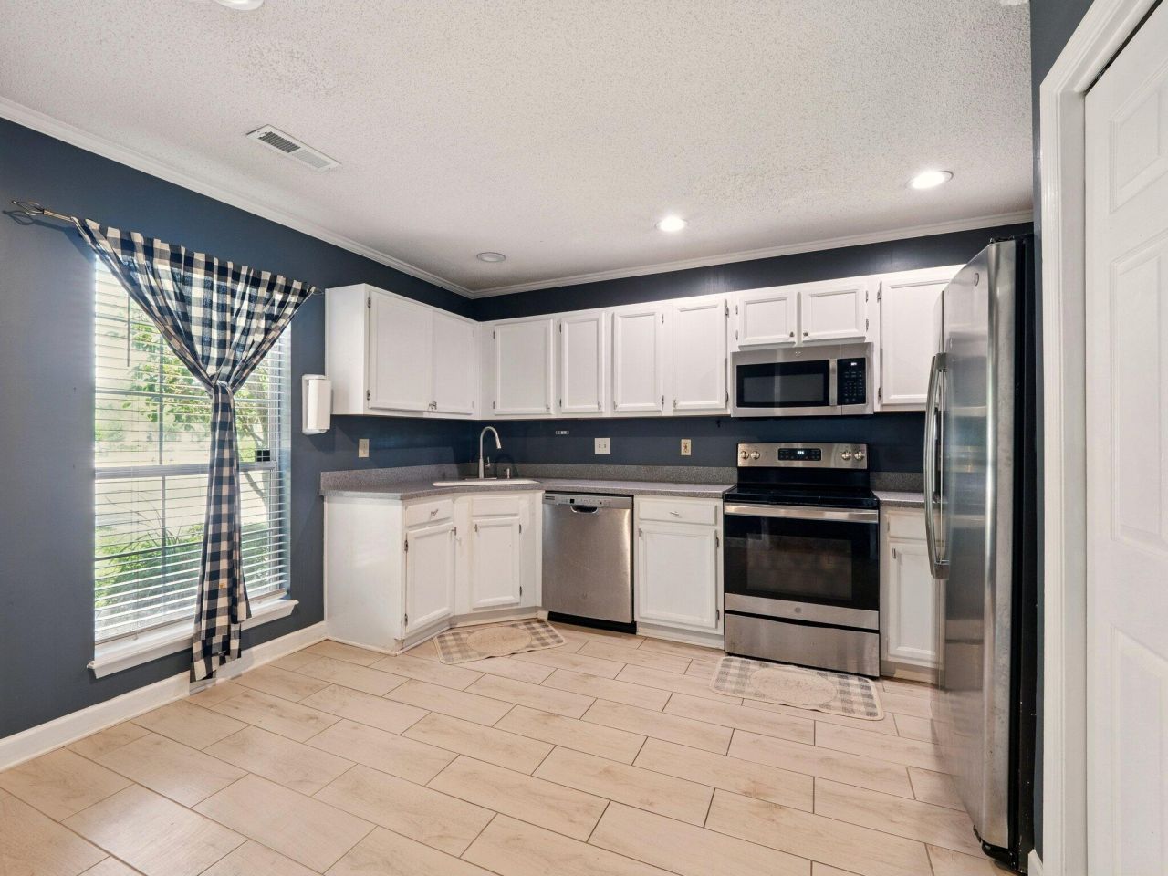 113 Mapperton Court Photo 10