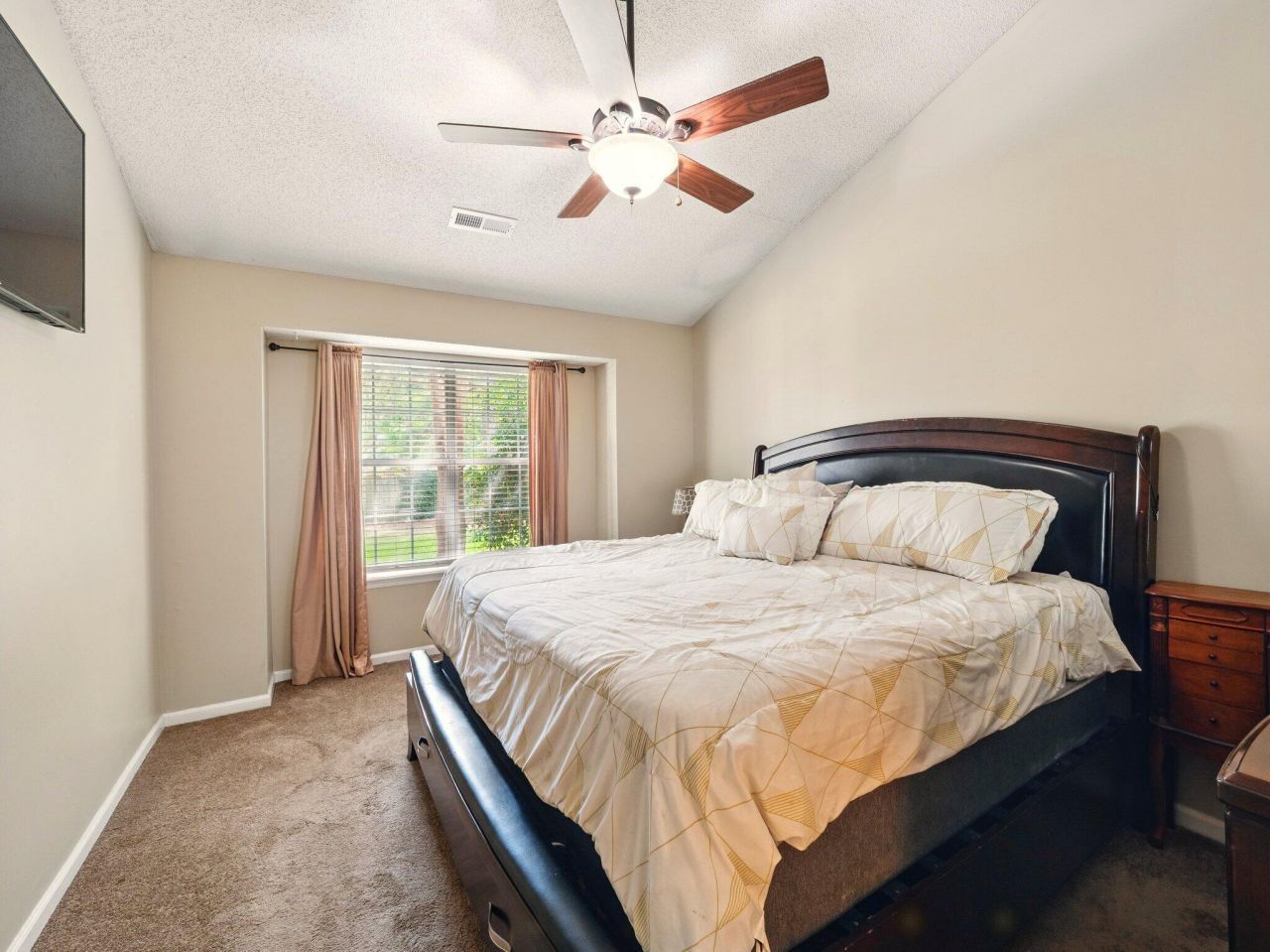 113 Mapperton Court Photo 14