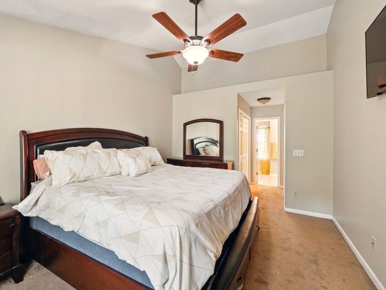 113 Mapperton Court Photo 15