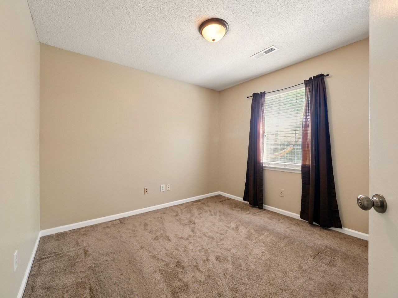 113 Mapperton Court Photo 20