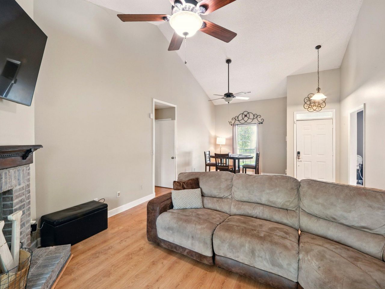 113 Mapperton Court Photo 24