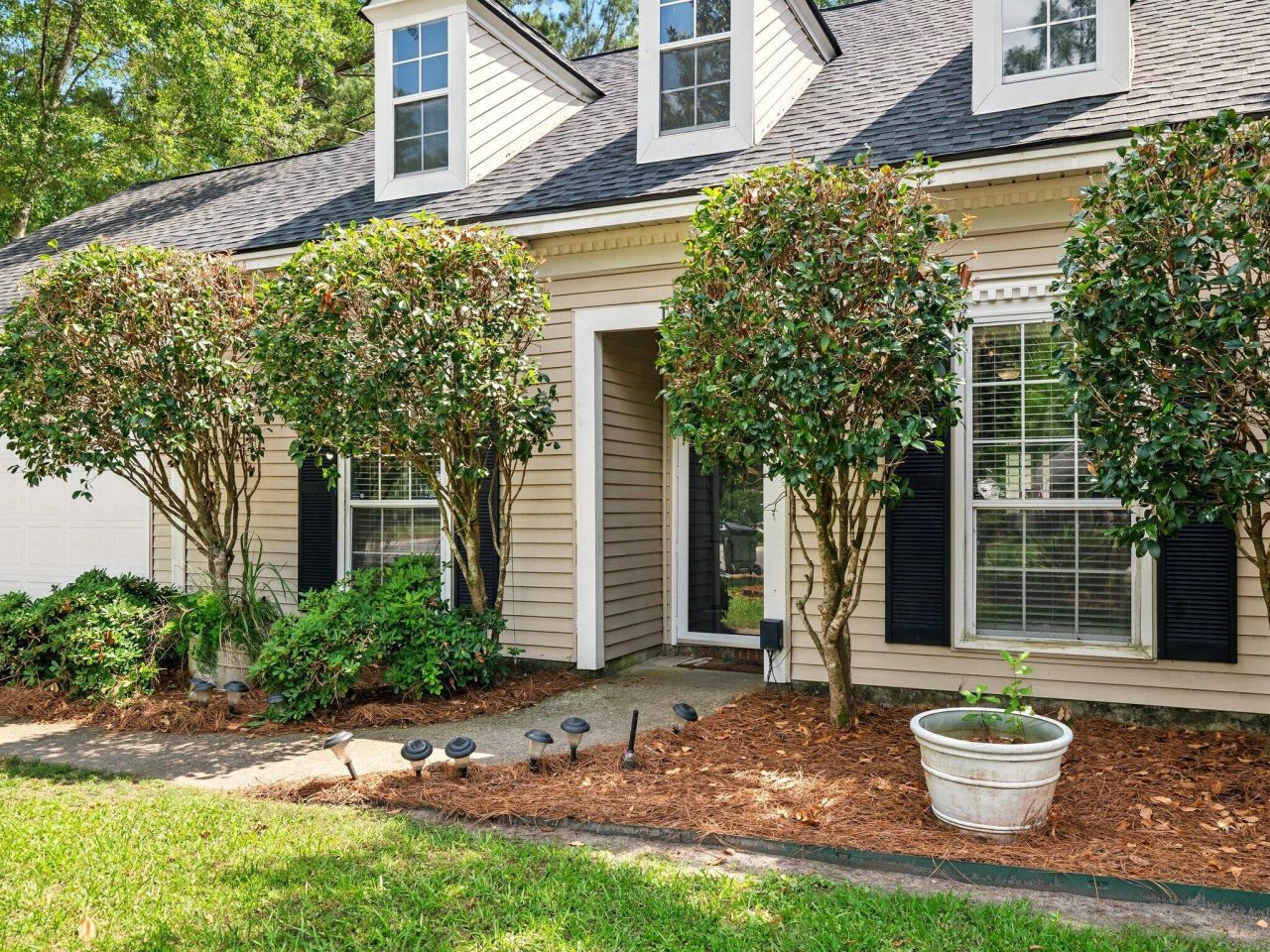 113 Mapperton Court Photo 4