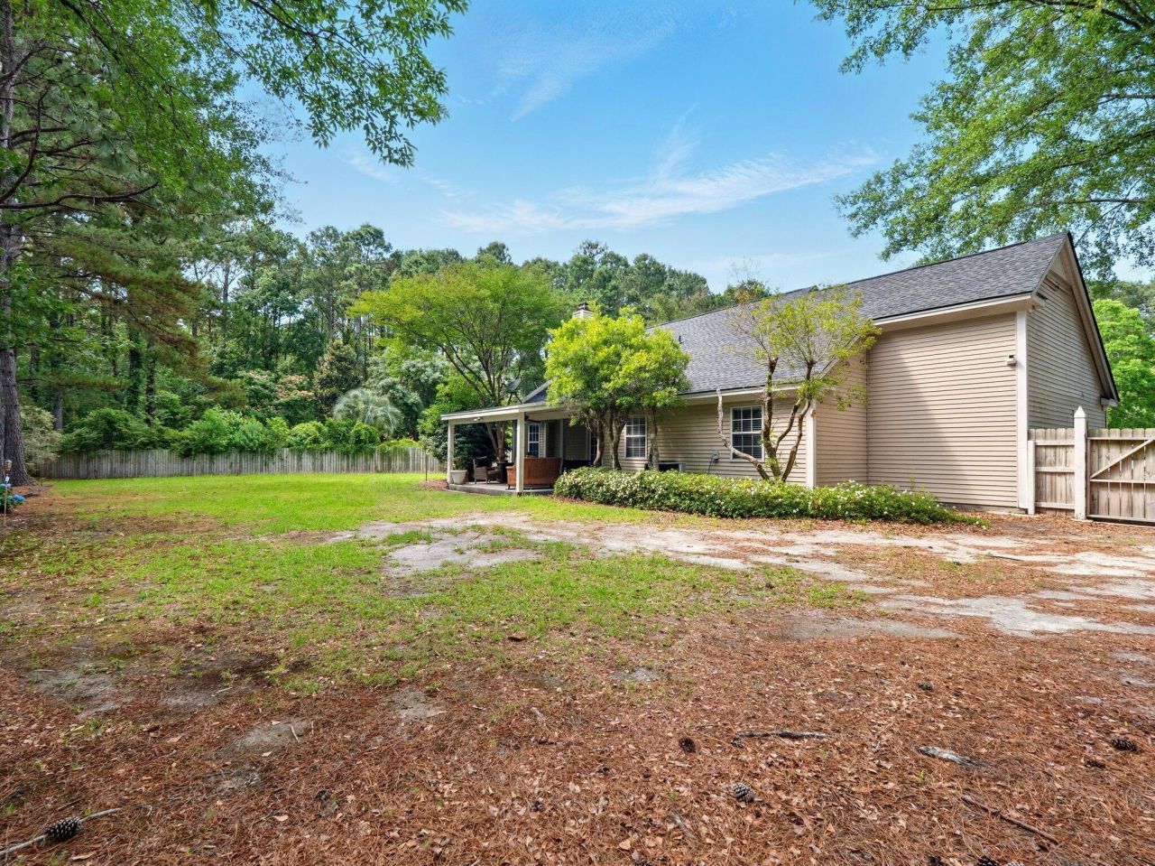 113 Mapperton Court Photo 6