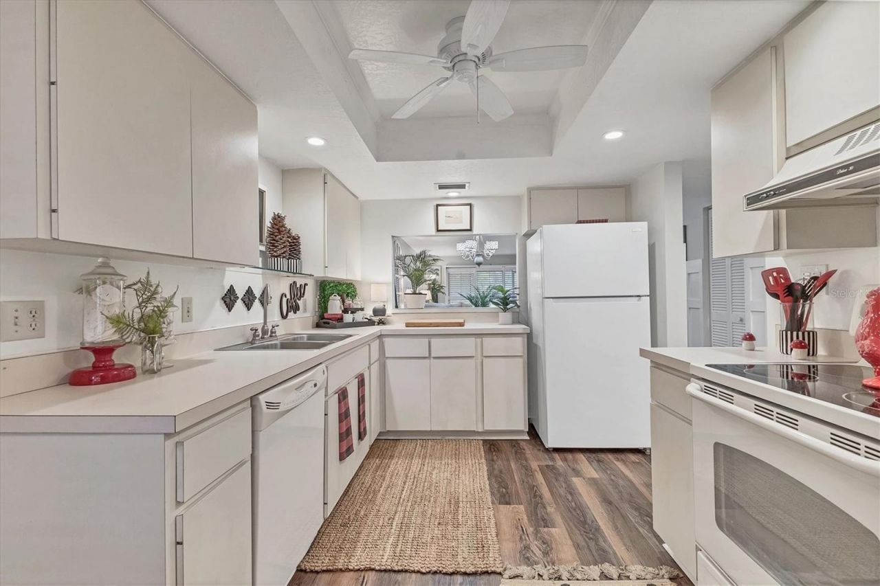 6501 Mourning Dove Drive, Unit 215, Bradenton, FL 34210 Photo