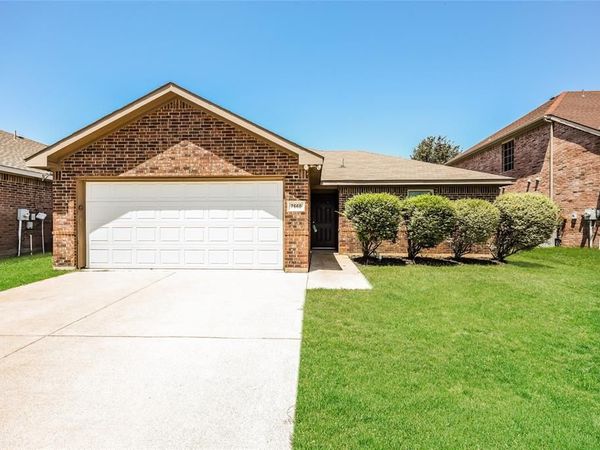 7660 Hollow Forest Drive, Fort Worth, TX 76123