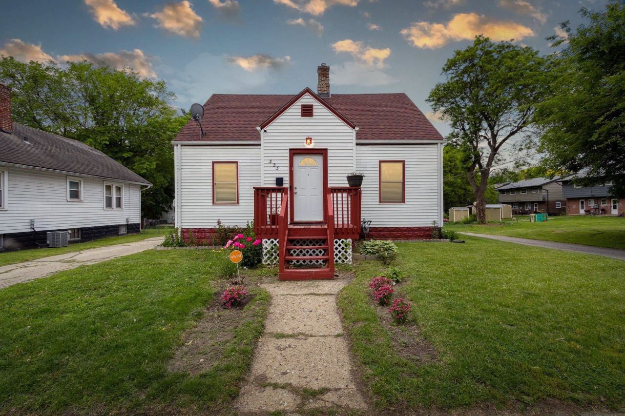 323 Tay Street, Rockford, IL 61102 Main Photo