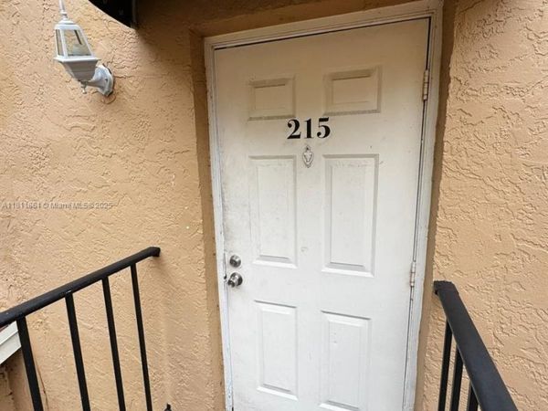 6023 10th Ave N, Unit 215, Green Acres, FL 33463