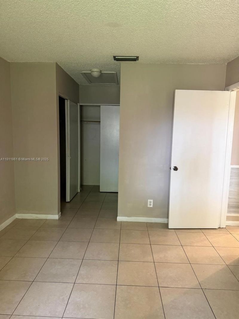 6023 10th Ave N, Unit 215, Greenacres, FL 33463 Photo