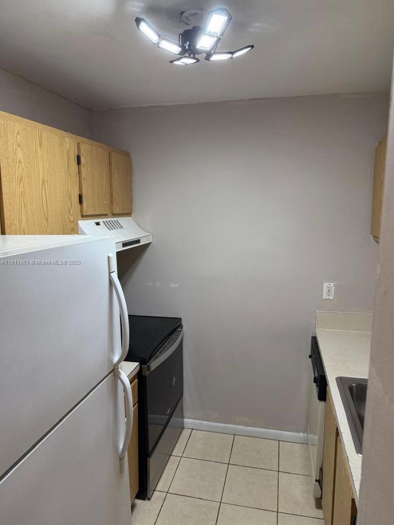 6023 10th Ave N, Unit 215, Greenacres, FL 33463 Photo