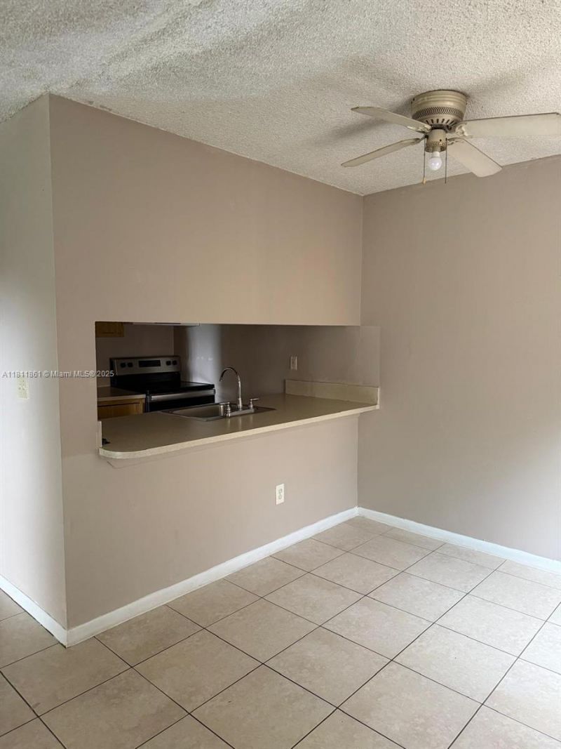 6023 10th Ave N, Unit 215, Greenacres, FL 33463 Photo