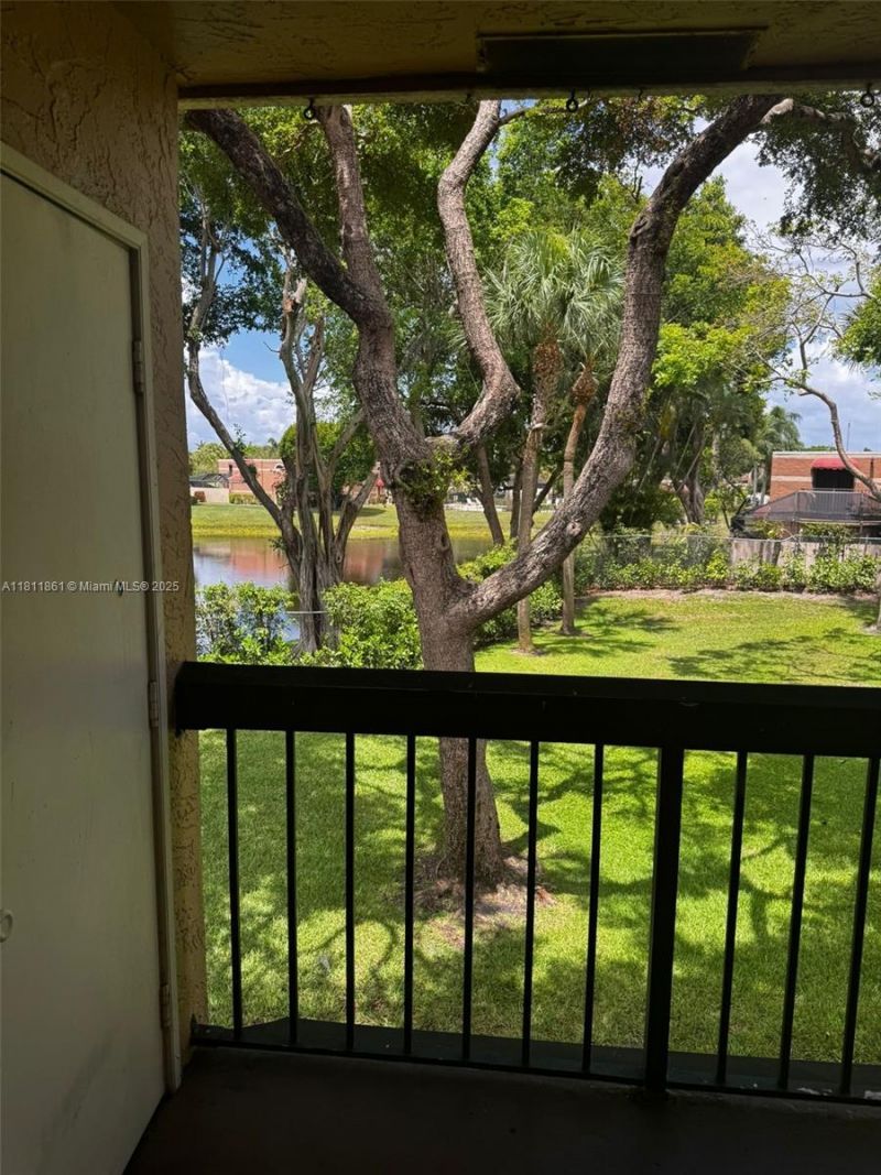 6023 10th Ave N, Unit 215, Greenacres, FL 33463 Photo