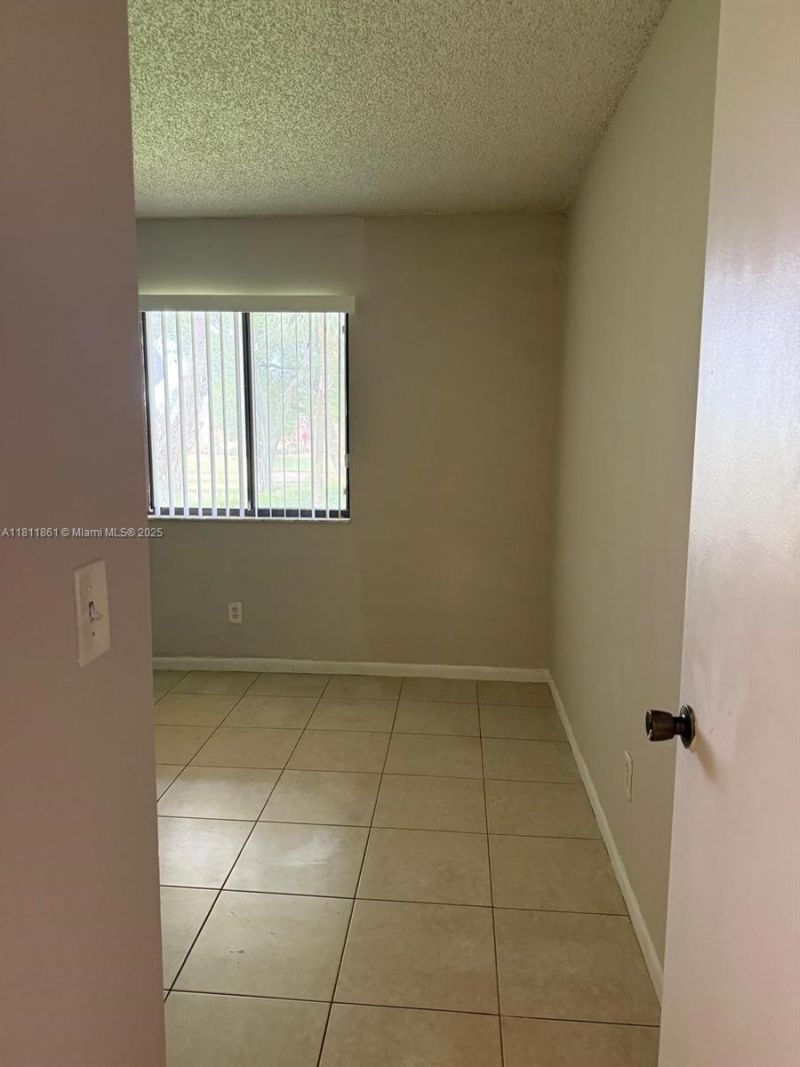 6023 10th Ave N, Unit 215, Greenacres, FL 33463 Photo