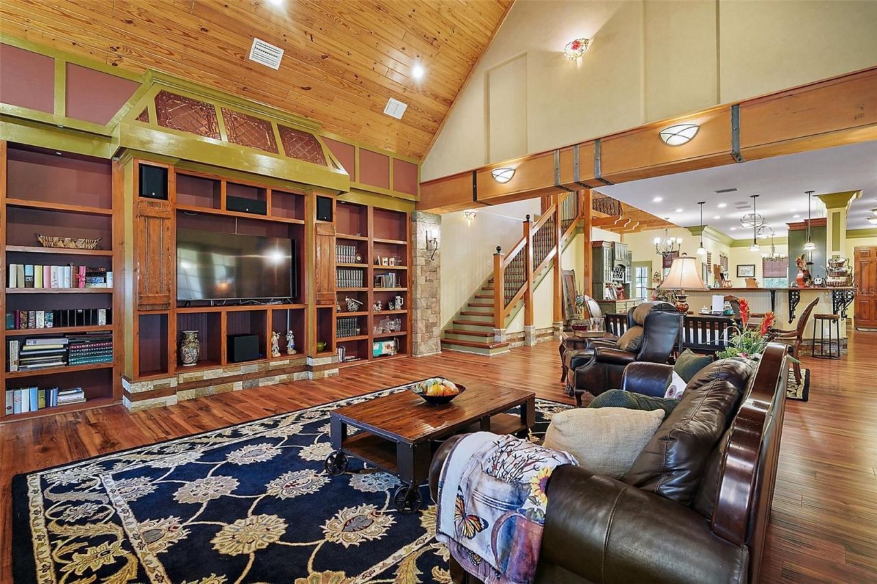 707 S Dixie Drive, Howey in the Hills, FL 34737 Photo