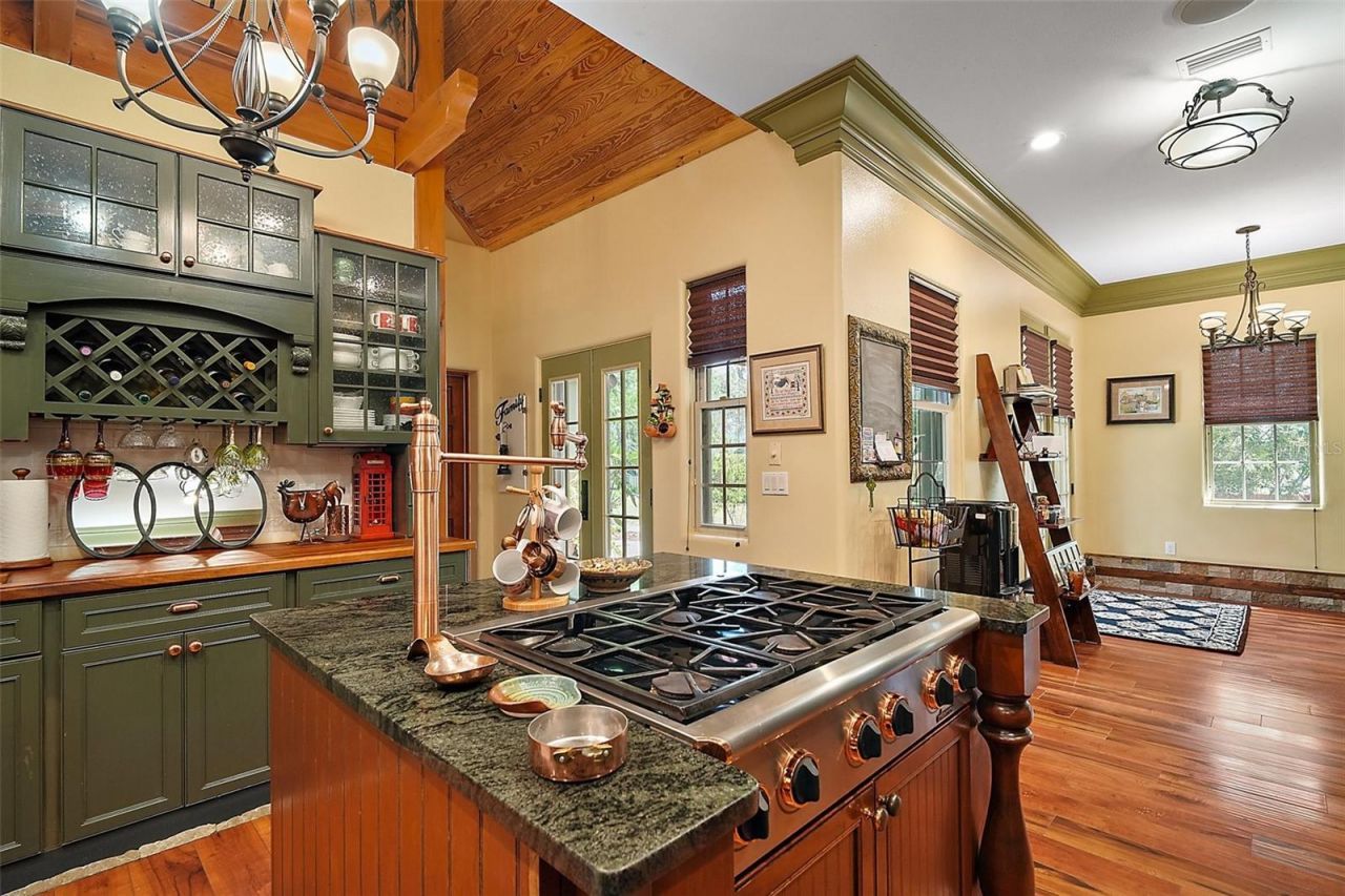 707 S Dixie Drive, Howey in the Hills, FL 34737 Photo